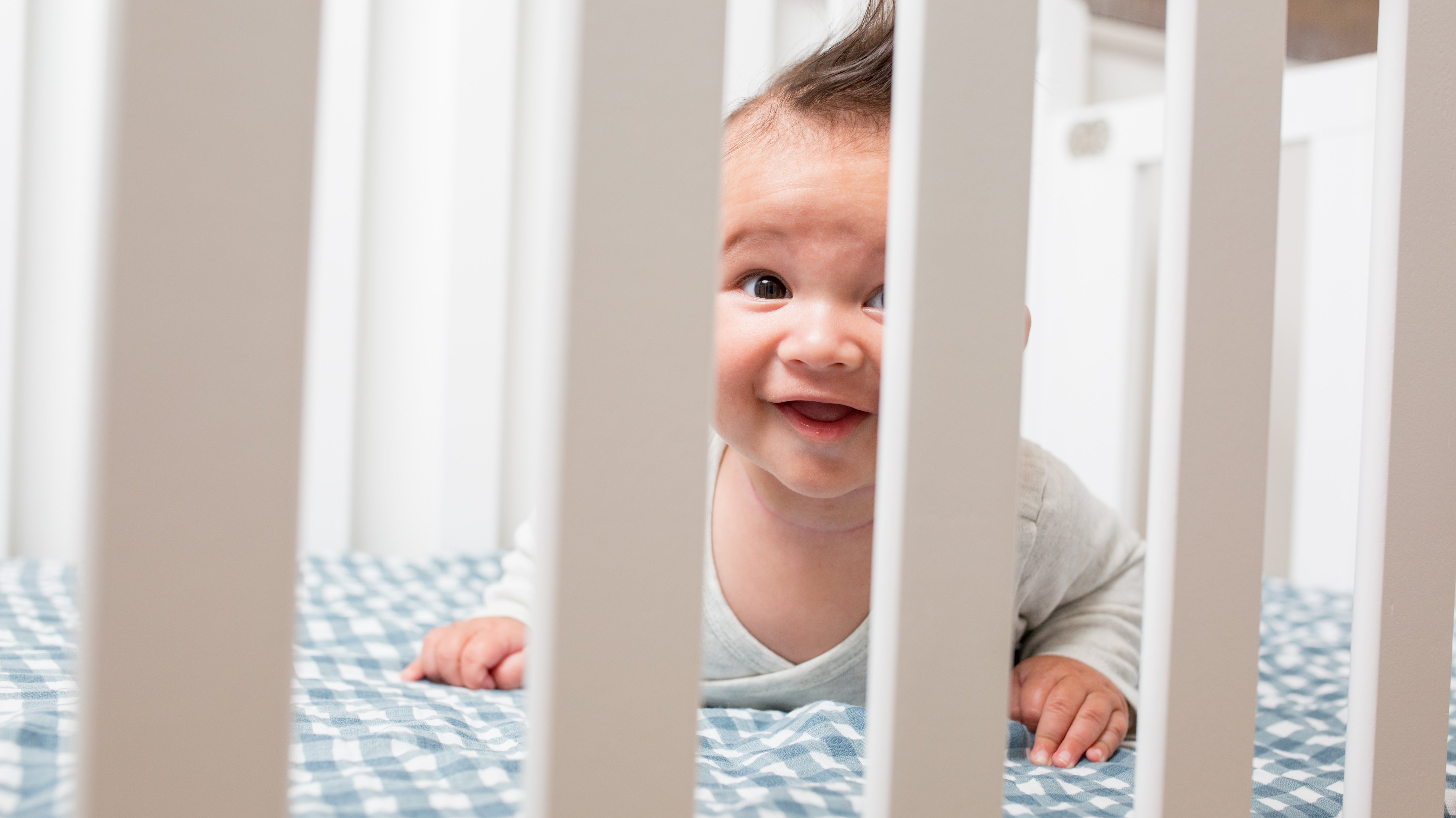 How to Choose Crib Sheets That Stay Put Through the Night