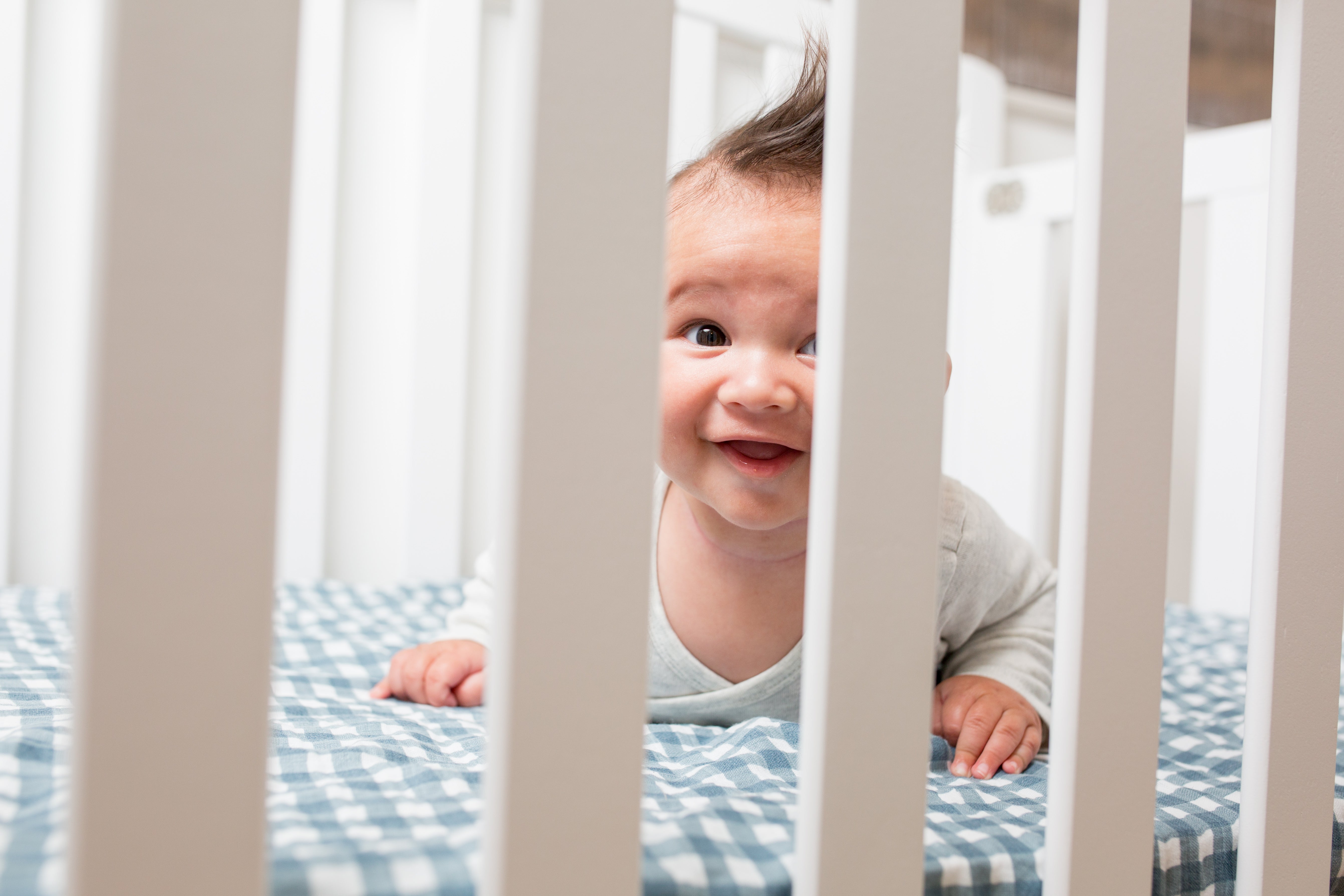 How to Choose Crib Sheets That Stay Put Through the Night